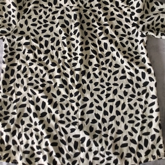 👚(bundle 4 items w/👚for $16) Button down blouse by Dress Forum - Picture 6 of 8